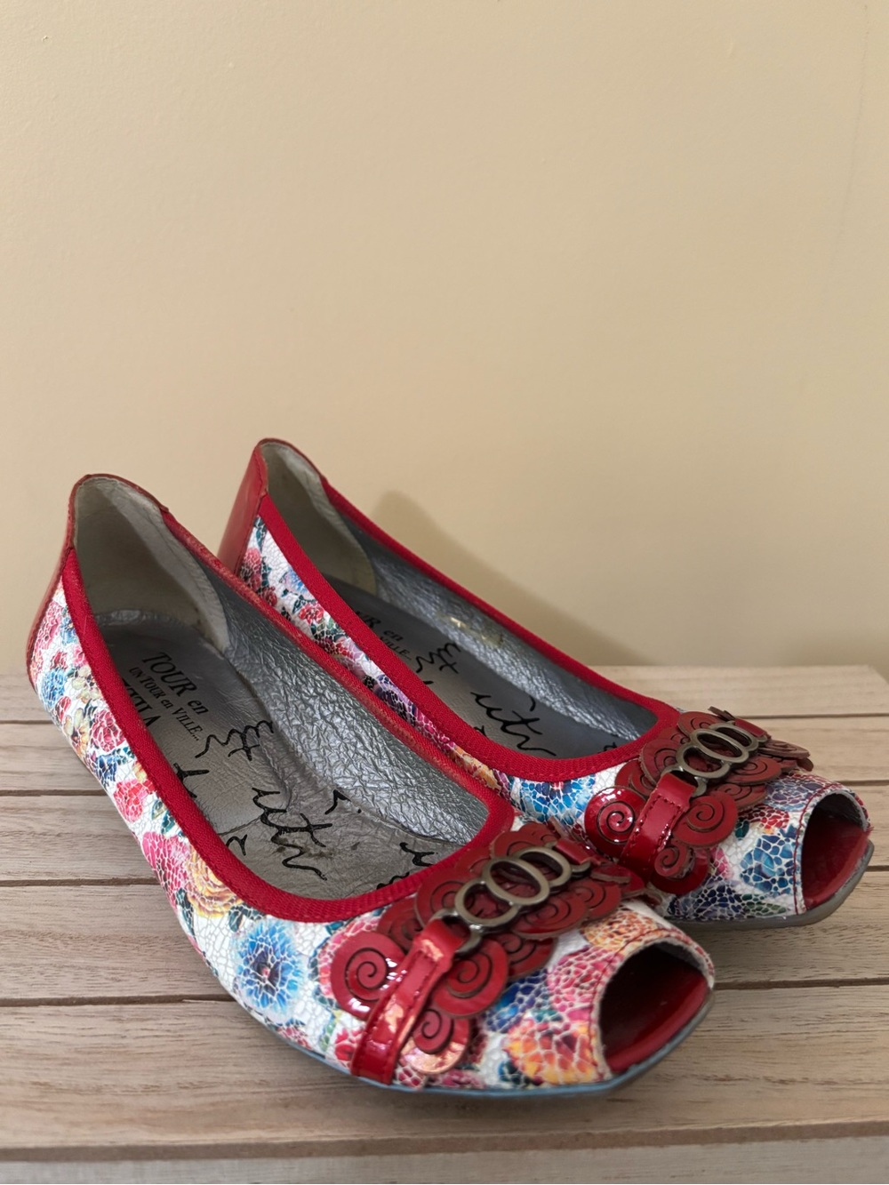 Un Tour en Ville| French Leather Red Floral Peep Toe Low Heel Flats Sz 7